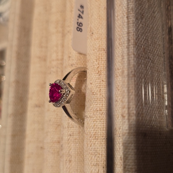 KOHLS STERLING SILVER LAB CREATED HEART SHAPED RUBY & WHITE SAPPHIRE RING SIZE 7 - Picture 2 of 16